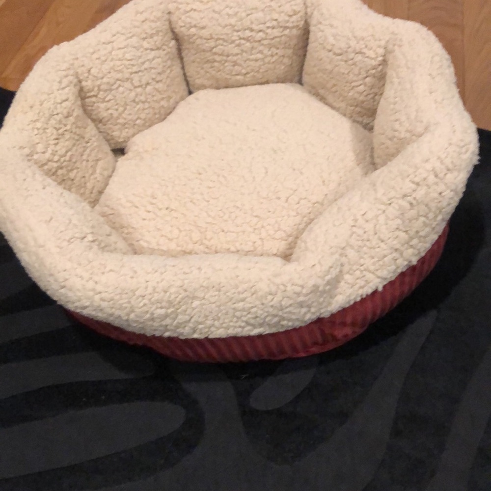 Aspen Pet self warming bolster bed